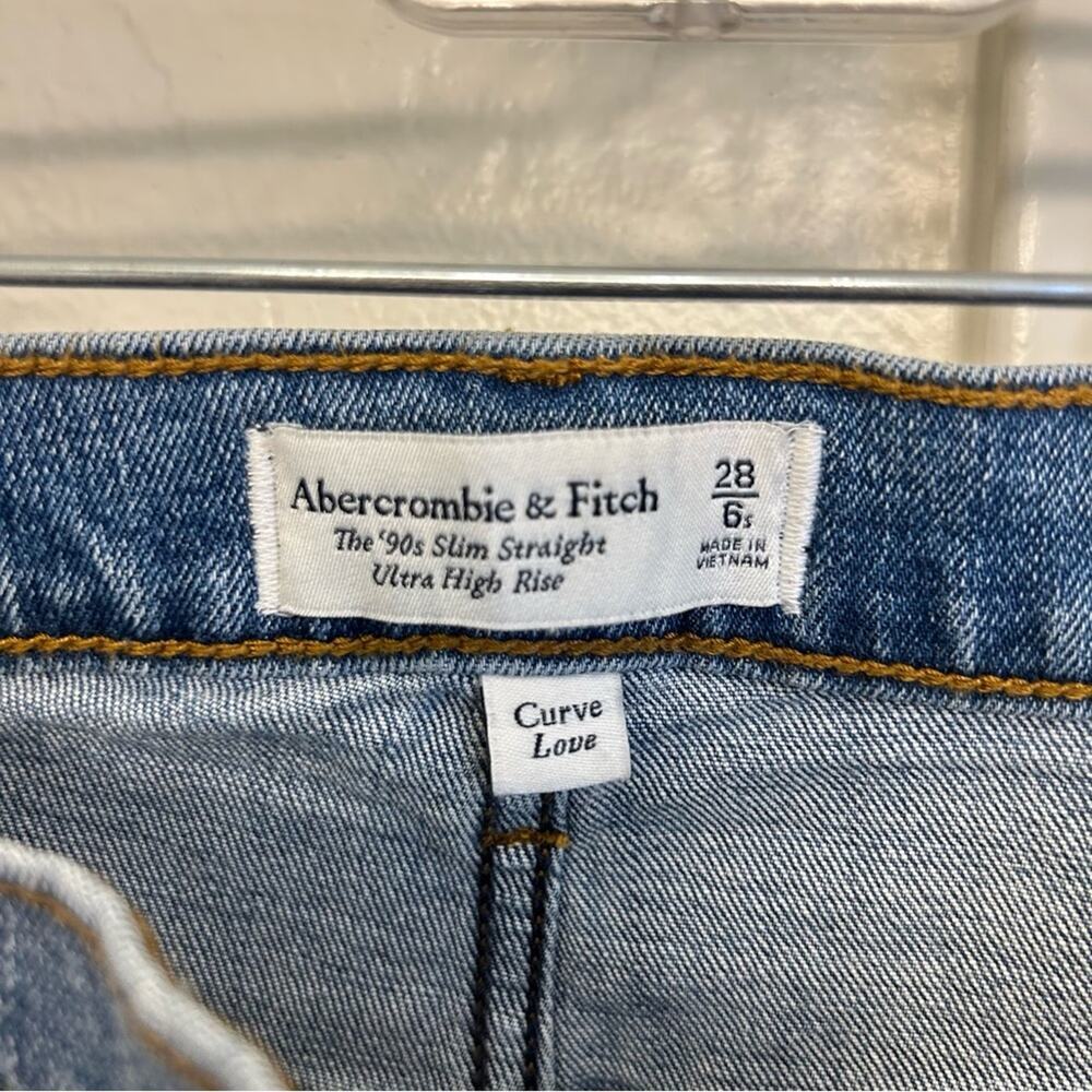 Abercrombie Curve Love 90s Slim Straight Ultra High Rise Jeans Size 28 - Picture 3 of 7